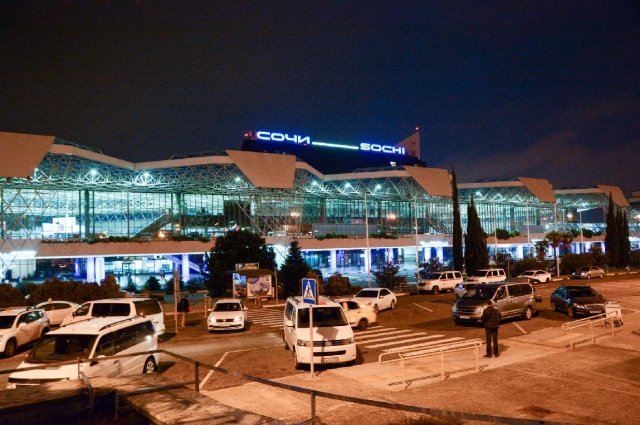 3 пассажира задержанного в Сочи рейса почувствовали недомогание