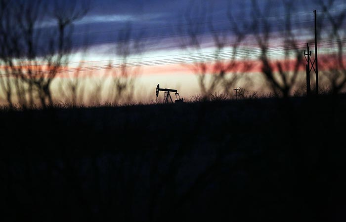 Цены на нефть в четверг держатся у максимумов за 8 недель