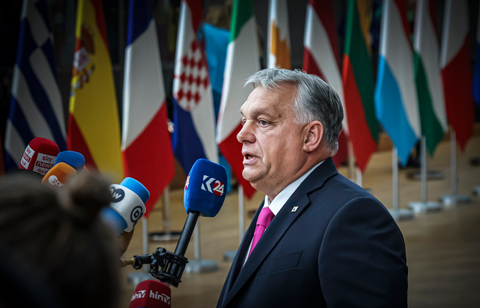 Венгрия согласна на компромисс по помощи Киеву, если утверждать ее ежегодно