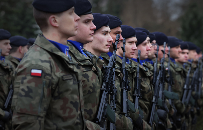 Польша увеличит численность армии до 220 тысяч человек до конца года