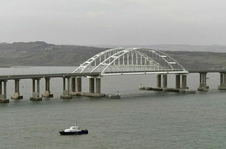 На Крымском мосту возобновили движение поездов
