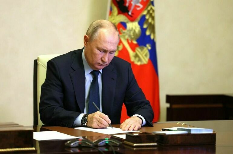 Путин посмертно наградил погибшую при теракте члена избиркома Бердянска