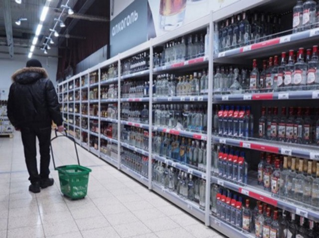 Минздрав хочет поднять цену водки до 300 рублей